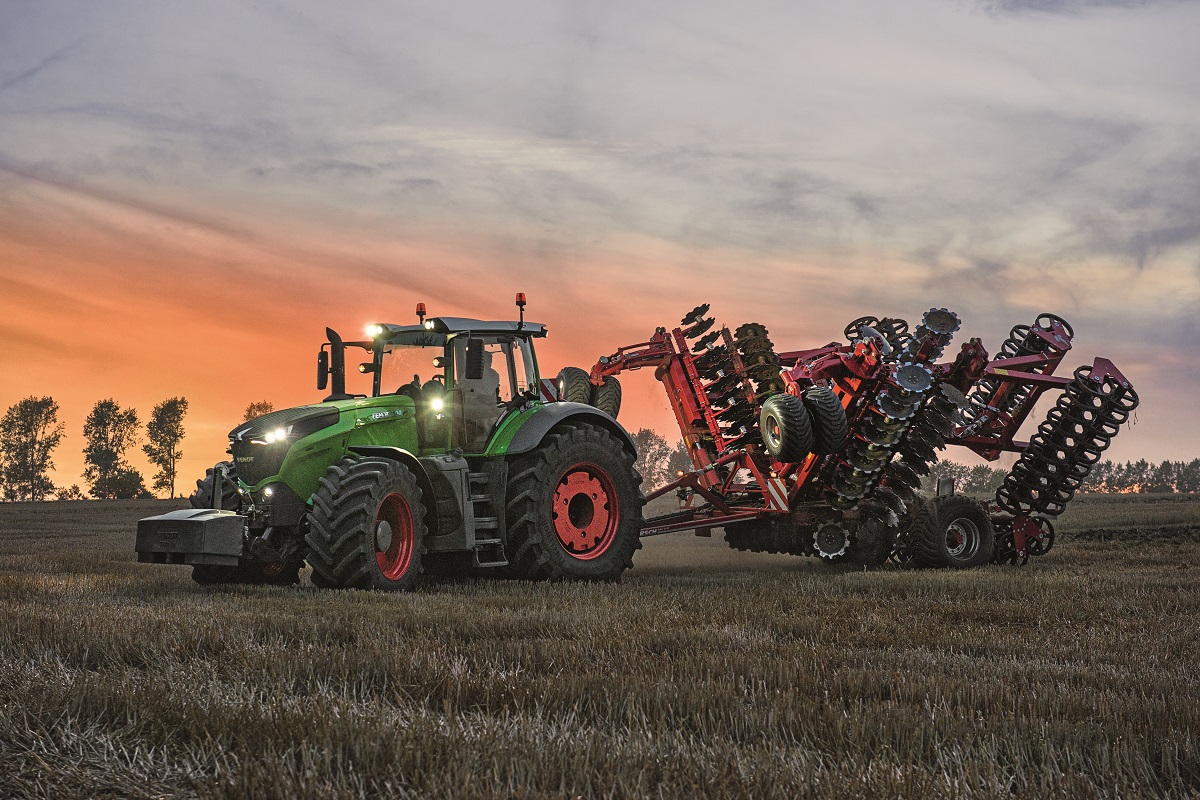 FENDT 1046 Vario