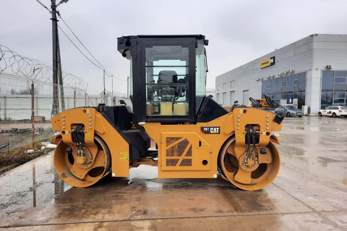 CAT CB7