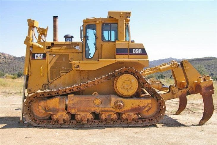 obzor_buldozera_cat_d9r_1.jpg